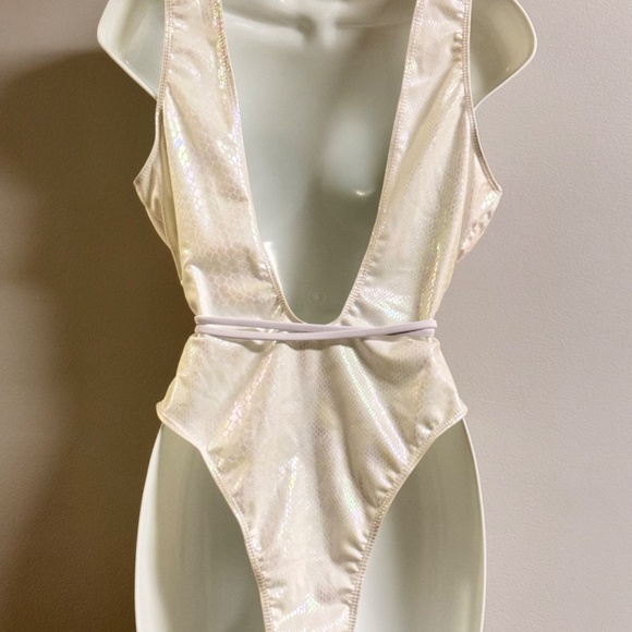 Metallic Snakeskin 1pc Thong Swimsuit new without tags - Picture 3 of 4